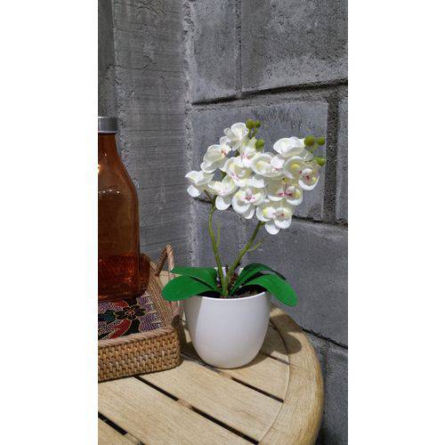 🏷️【Tudo Sobre】→ Arranjo de Orquideas Artificiais Pequeno - Vaso Branco - Flores  Artificiais