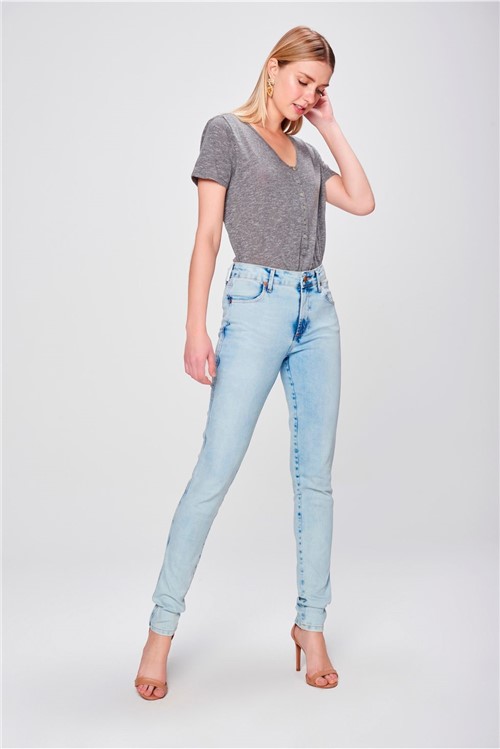 Calça Skinny Jeans com Bolsos Embutidos