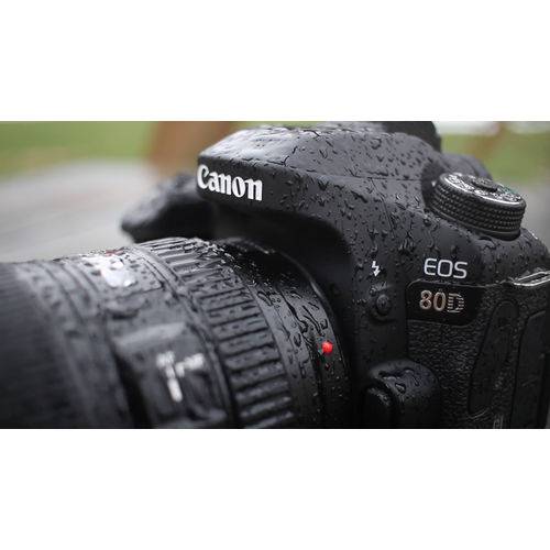 Câmera Canon 80D Kit 18-55mm + Bolsa + Cartão 32GB + Mini Tripé + Kit Limpeza