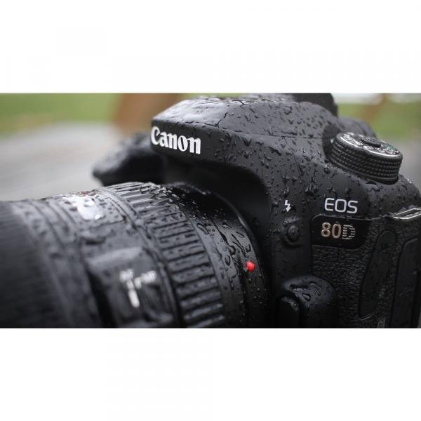 Câmera Canon 80D Kit 18-135mm + Bolsa + Cartão 32GB + Mini Tripé + Kit Limpeza