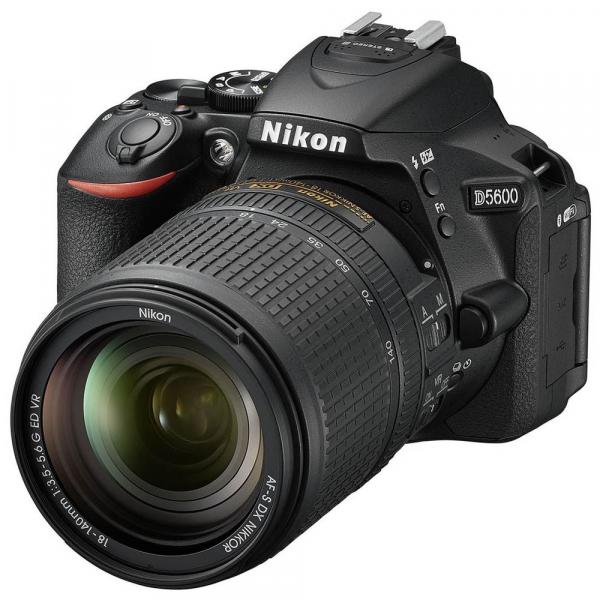 Câmera Digital Nikon D5600 24.2mp 18-140mm 3.2"