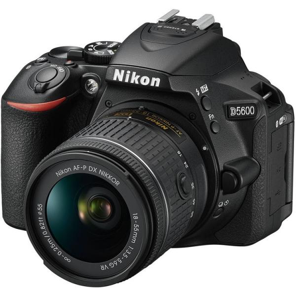 Câmera DSLR Nikon D5600 com Lente AF-P 18-55mm VR