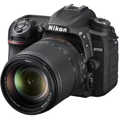 Câmera Digital DSLR Nikon D7500 Lente de 18-140mm