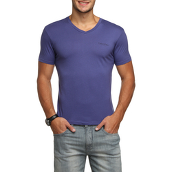 Camiseta Calvin Klein Jeans Basic V