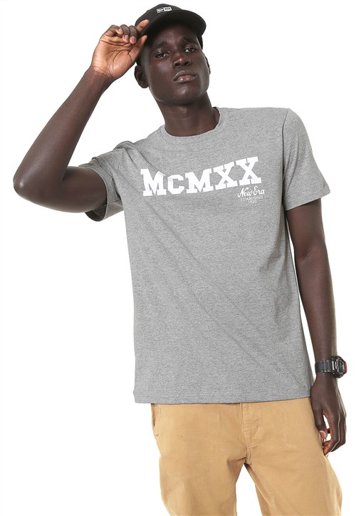 Camiseta New Era MCMXX Cinza