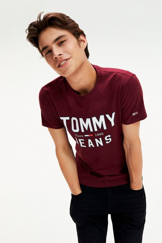 Camiseta Tommy Jeans 1985 Vinho Tam. GG