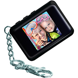 Chaveiro Porta Retrato Digital DP151 - Tela 1.5", Entrada Mini USB, Slide Show e Moldura - Preto - Coby