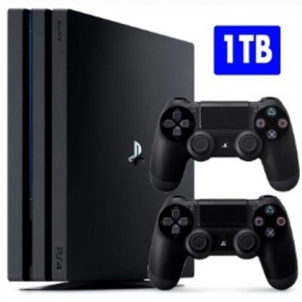 Console / Sony / Playstation 4 PRO / 1TB / 2 Controles - Preto