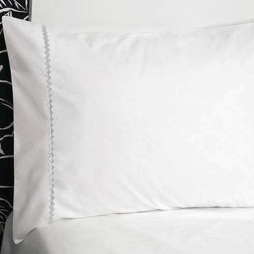 Fronha para Body Pillow Ponto Palito 50x150cm Percal 233 Fios - Branca - Plumasul