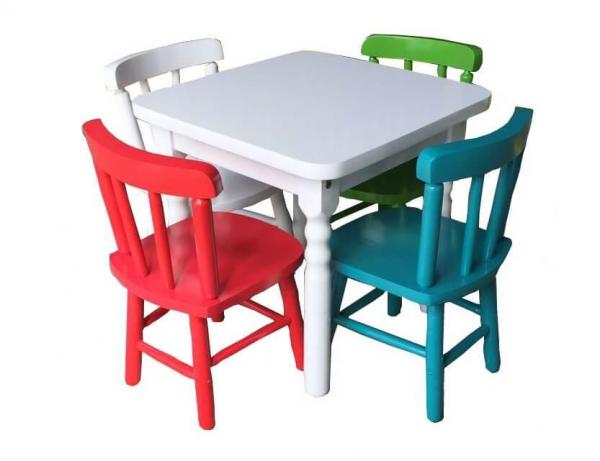 Jogo de Mesa Infantil com 4 Cadeiras Coloridas Disa Móveis