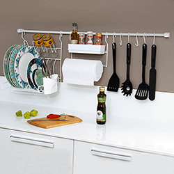 Tudo sobre 'Kit de Cozinha: 2 Barras+6 Ganchos+ 1 Porta Condimentos e Rolo+1 Escorredor Dobrável +1 Kit Fixação Branco'