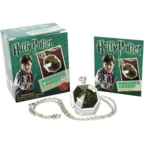 Kit Harry Potter Horcrux Locket e Livro de Adesivos