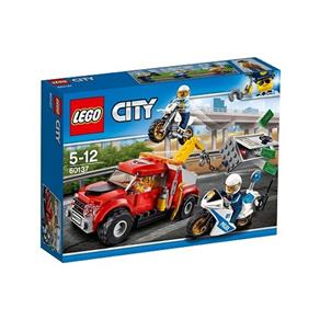 Lego CITY Caminhao Reboque em Dificuldades 60137