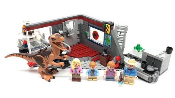 Lego Perseguicao de Raptor no Parque Jurassico 75932 - Lego