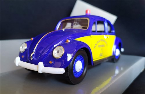 Miniatura 1967 VW Fusca Policia Rodoviária - California Toys - Escala 1/24