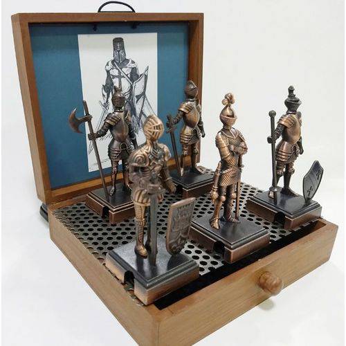 Miniaturas Decorativas com 5 Cavaleiros Medievais em Metal