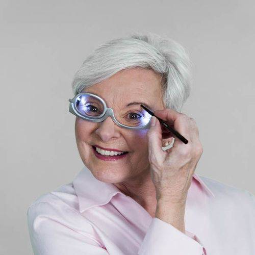 Tudo sobre 'Oculos Auxilio para Maquiagem Lupa com Led Aumento 3x Lente Gira para Sobrancelha'