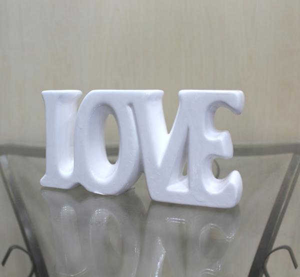 Palavra Love Decorativa em Cerâmica Branco - Infinity