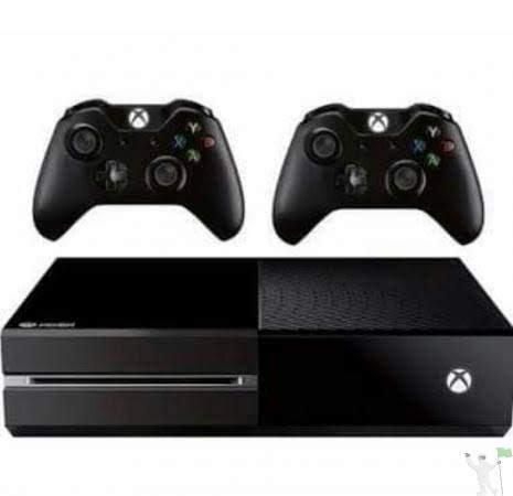 Xbox One 500gb ( Vitrine ) + 2 Controles - Microsoft