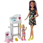 Ficha técnica e caractérísticas do produto Barbie Babysitter Banheiro com o Bebê - Mattel
