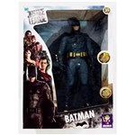 Ficha técnica e caractérísticas do produto Boneco Batman Dc Comics Liga da Justiça 45 Cm Mimo