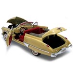 Ficha técnica e caractérísticas do produto Buick Roadmaster 1949 1:18 Motormax Bege