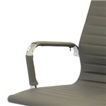 Ficha técnica e caractérísticas do produto Cadeira Office Eames Diretor com Braço, Rodízio e Sistema Relax Cinza