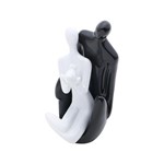 Ficha técnica e caractérísticas do produto Estatueta Figurino Casal Sentados 23,5cm de Cerâmica Black And White Prestige - R2038