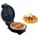 Ficha técnica e caractérísticas do produto Máquina de Waffle Golden Antiaderente 920w 4 Waffles