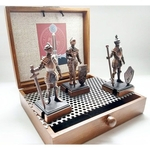Ficha técnica e caractérísticas do produto Miniaturas decorativas com 3 Cavaleiros Medievais em Metal