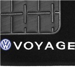 Ficha técnica e caractérísticas do produto Tapete Carpete Voyage G6 Preto 2013 2014 2015 2016 Logo Bordado 2 Lados Dianteiro